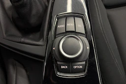 musta BMW 320 2016 kuva 27.