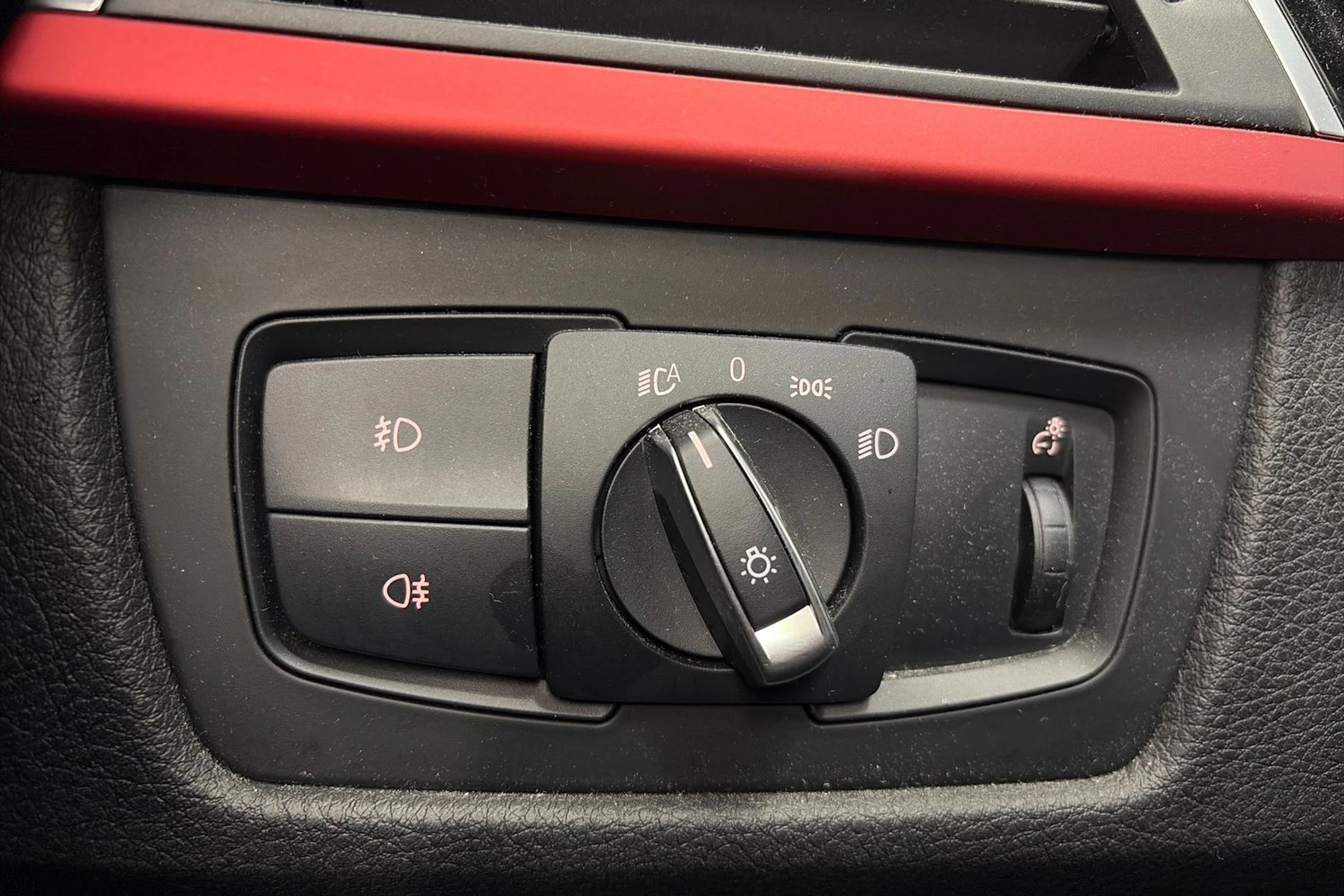 musta BMW 320 2016 kuva 28.