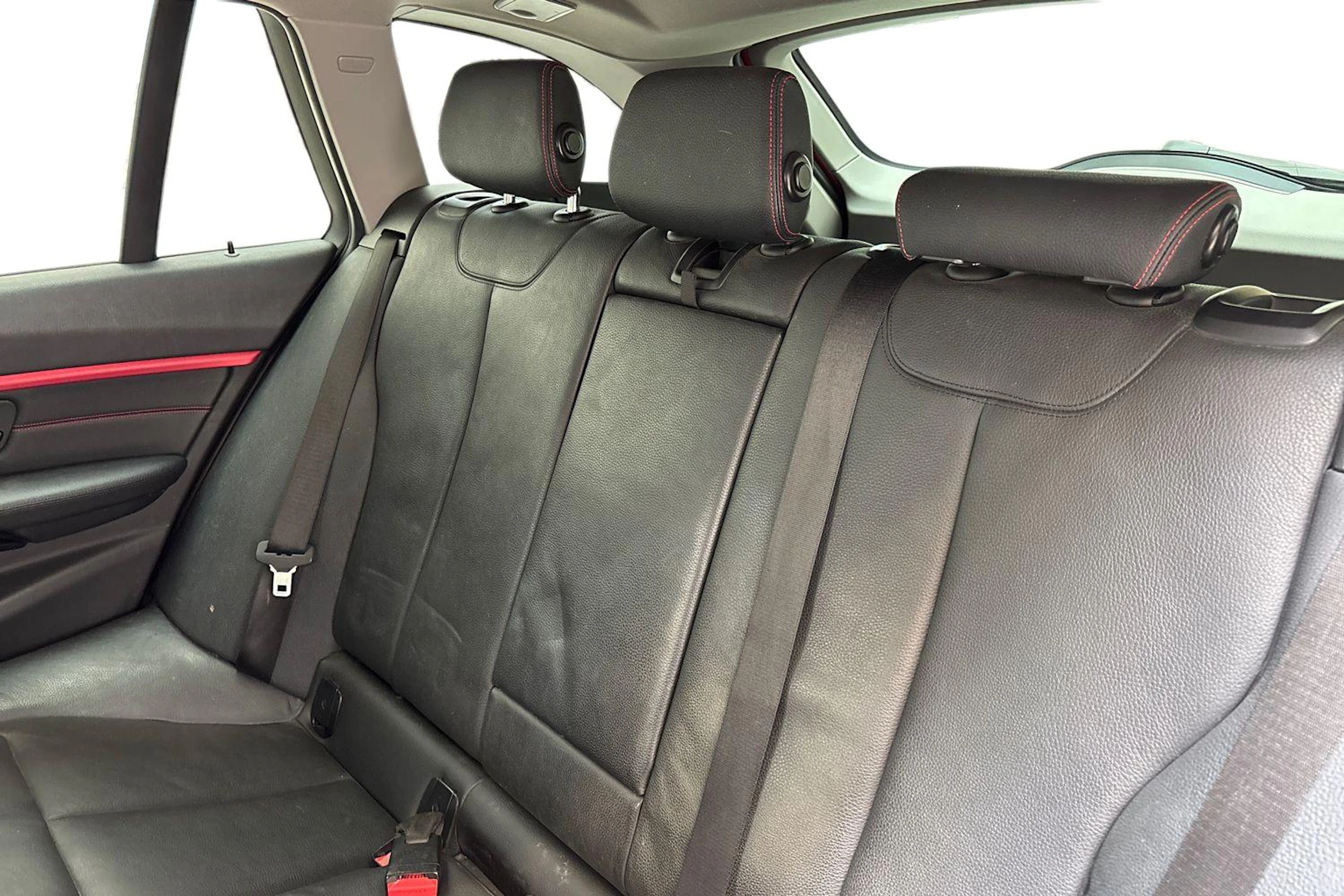 punainen BMW 320 2017 kuva 8.