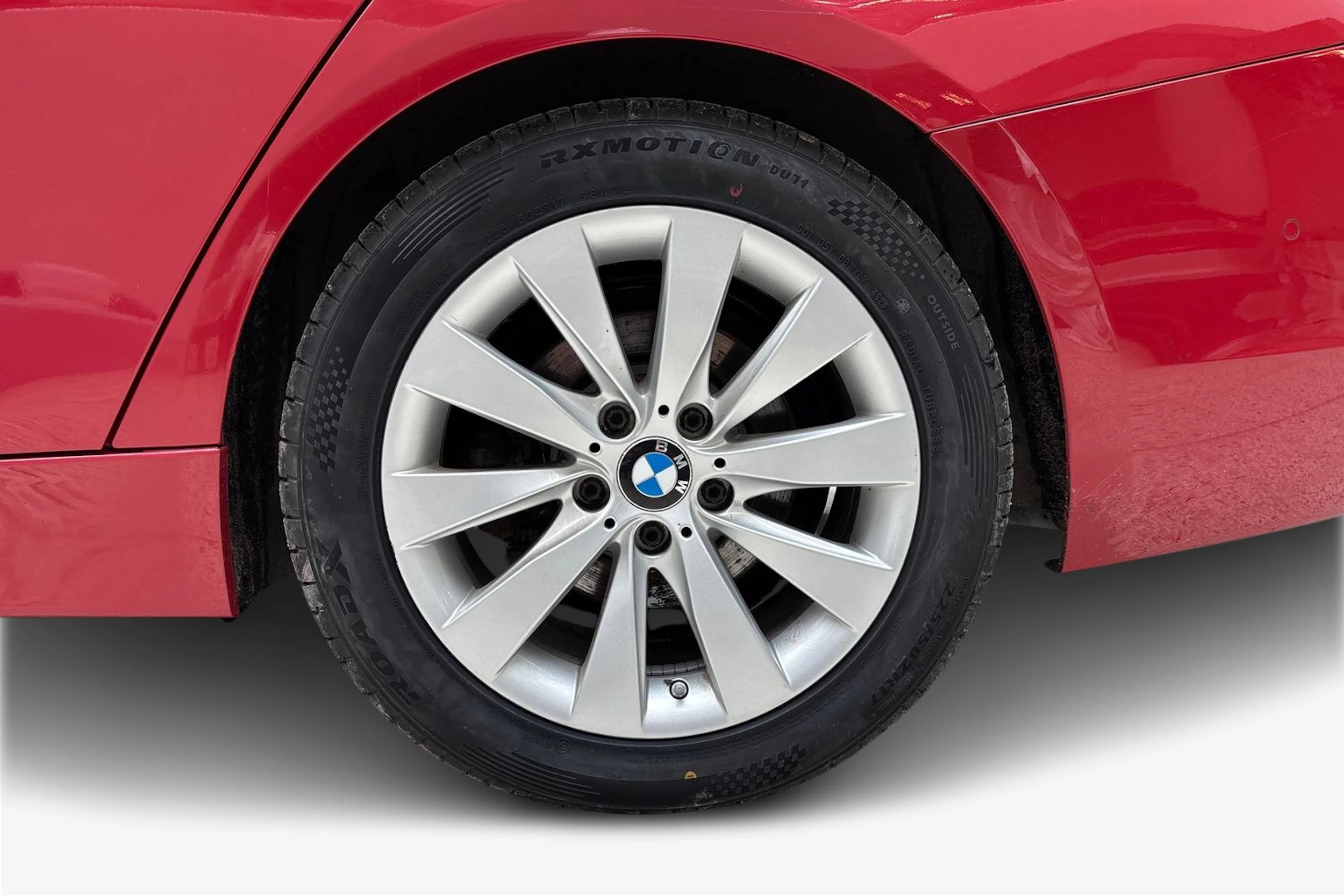 punainen BMW 320 2017 kuva 9.