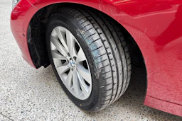 punainen BMW 320 2017 kuva 10.