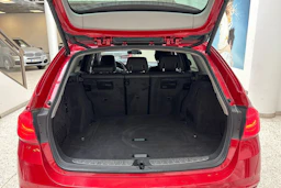 punainen BMW 320 2017 kuva 12.