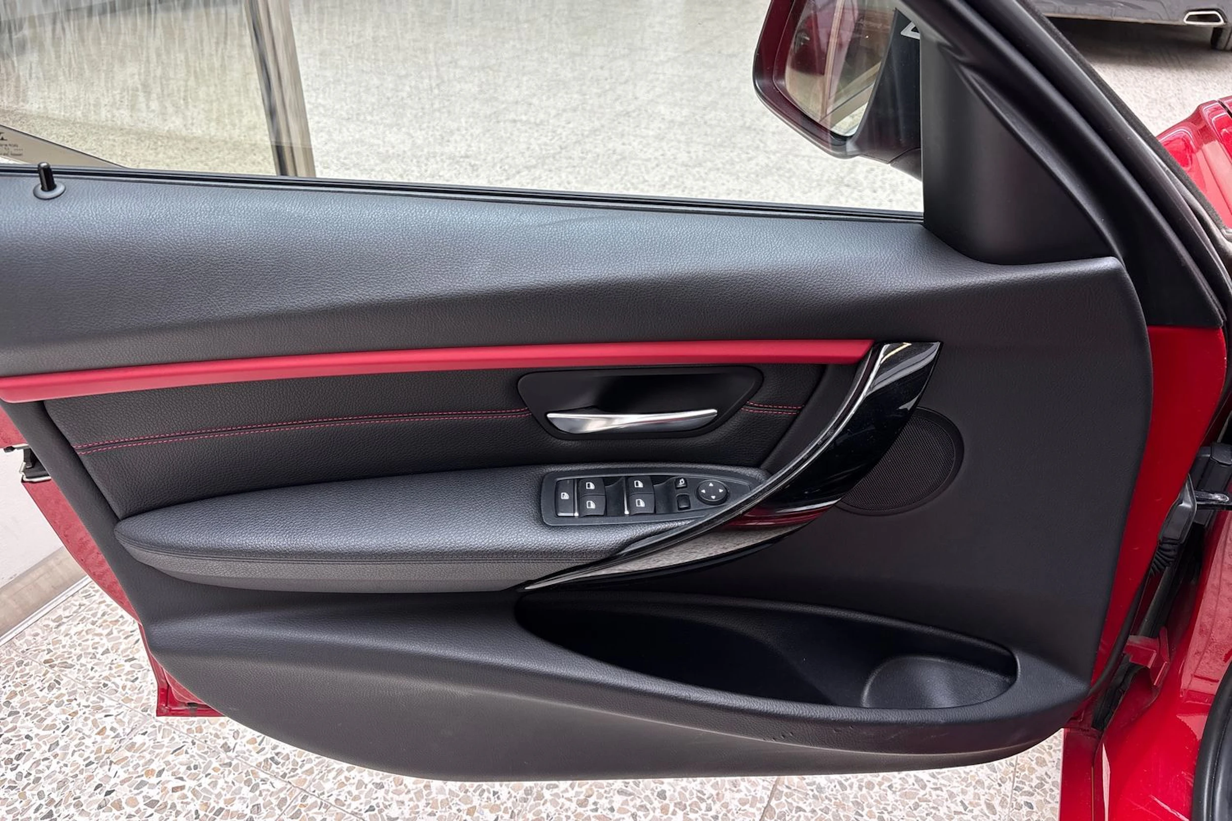 punainen BMW 320 2017 kuva 15.