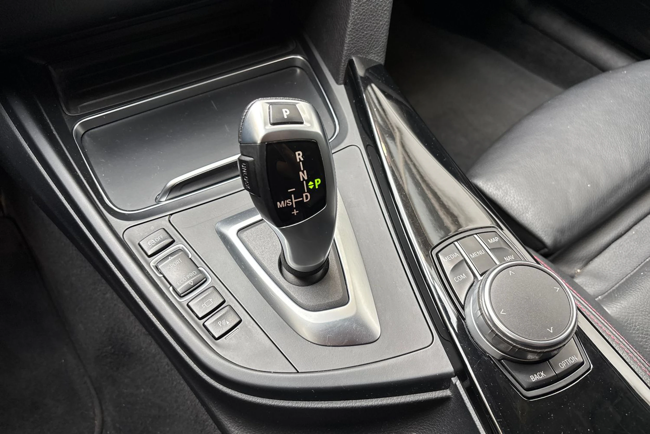 punainen BMW 320 2017 kuva 21.