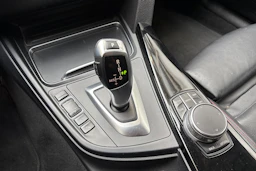 punainen BMW 320 2017 kuva 21.
