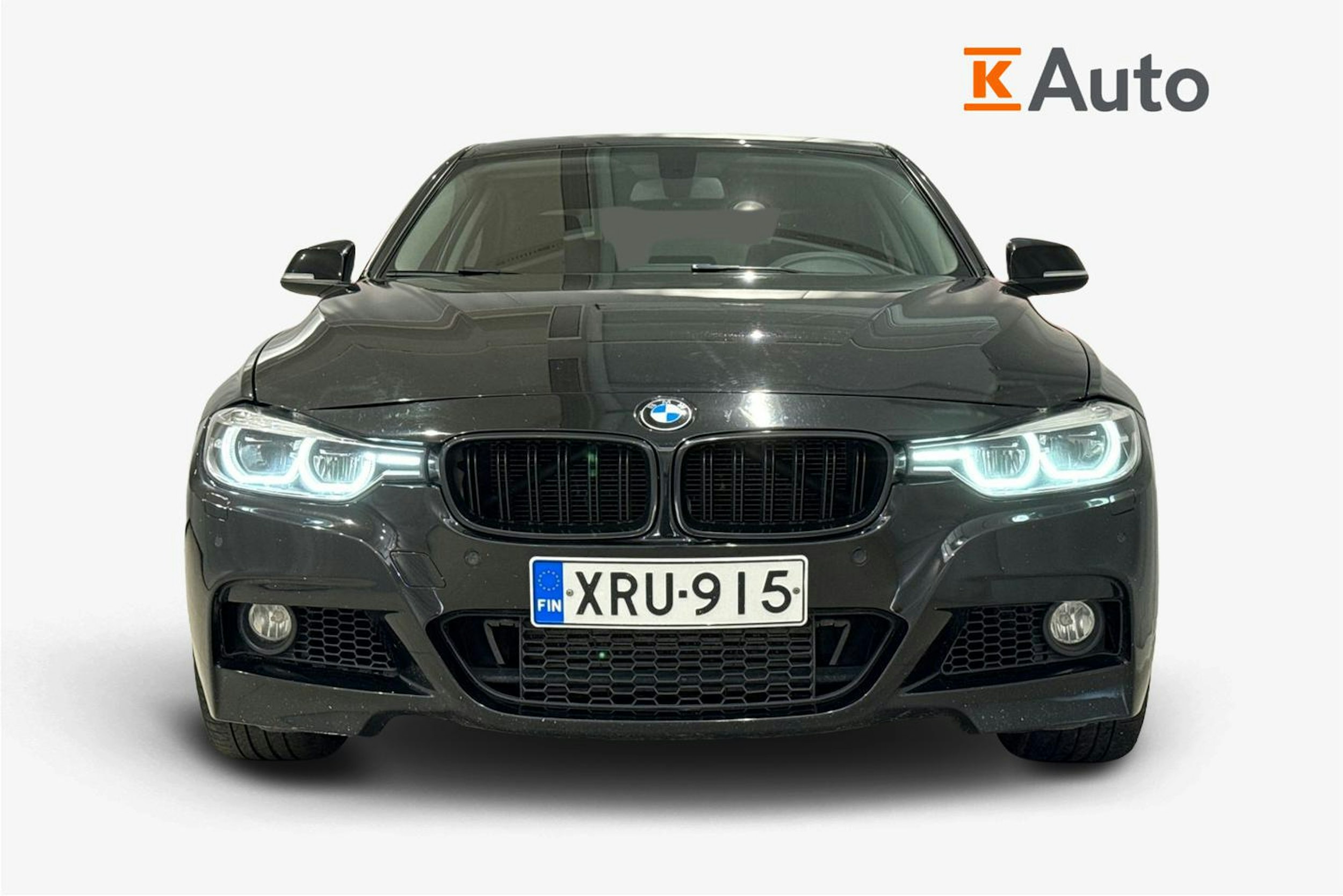 musta BMW 320 2017 kuva 5.
