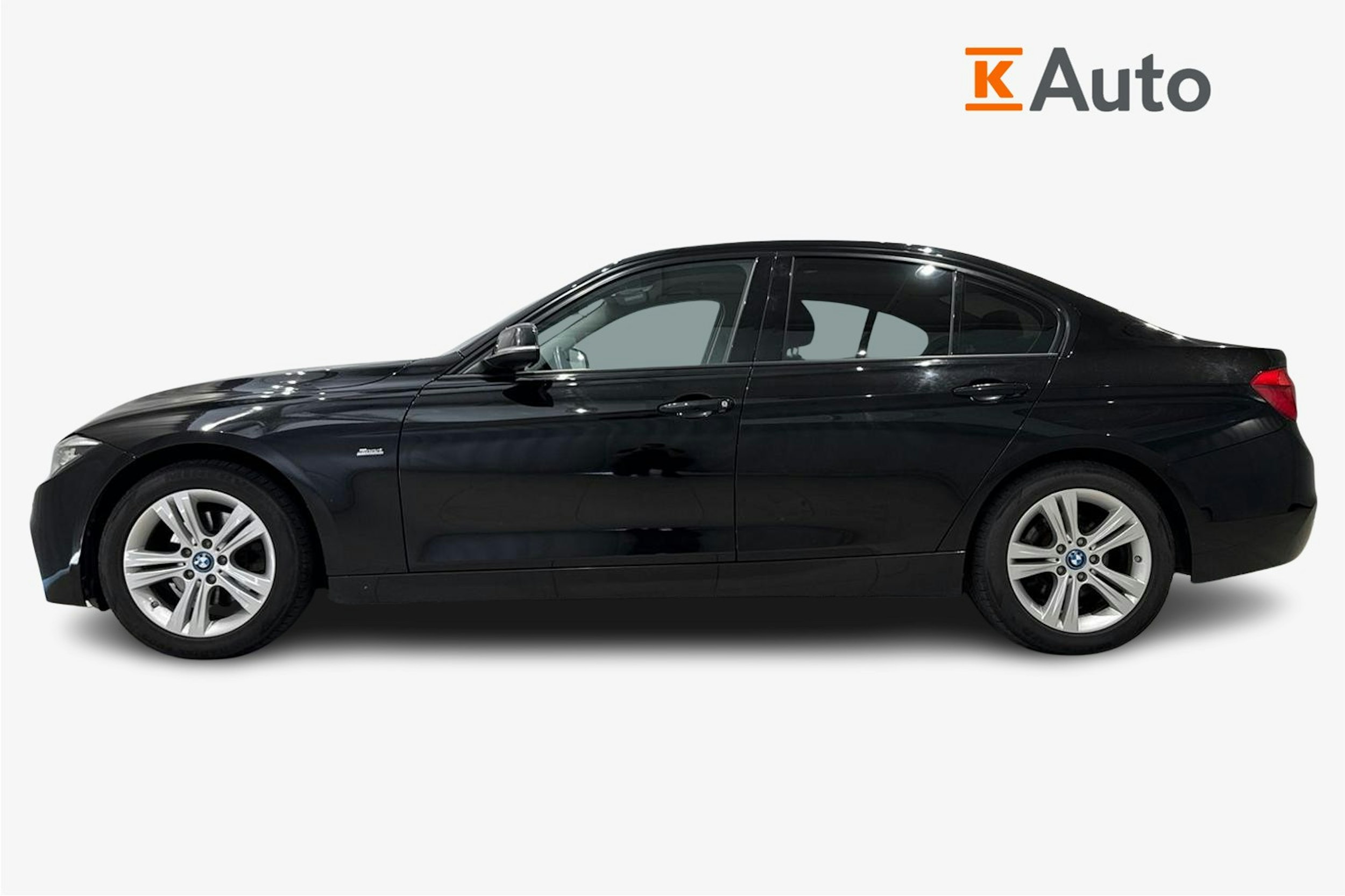 musta BMW 320 2017 kuva 6.
