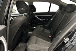 musta BMW 320 2017 kuva 10.