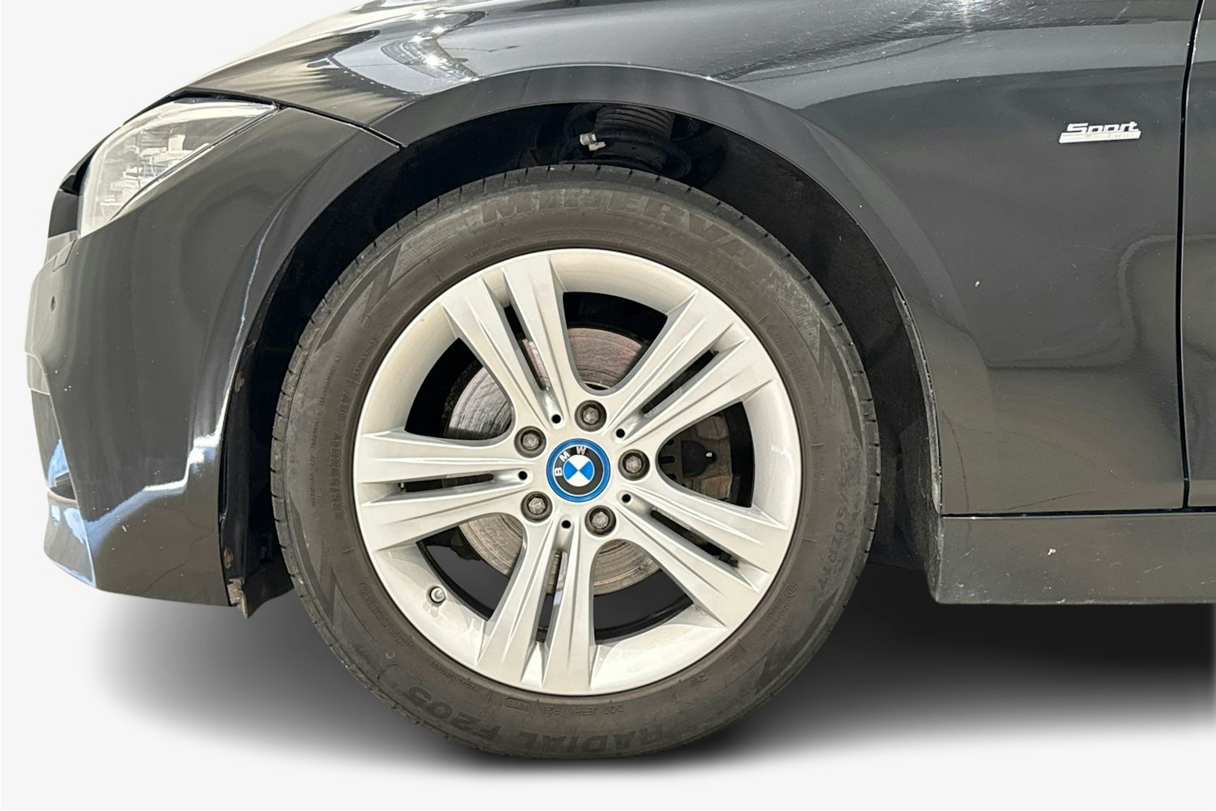 musta BMW 320 2017 kuva 11.