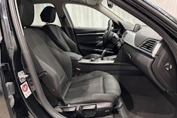 musta BMW 320 2017 kuva 16.