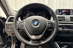 musta BMW 320 2017 kuva 17.