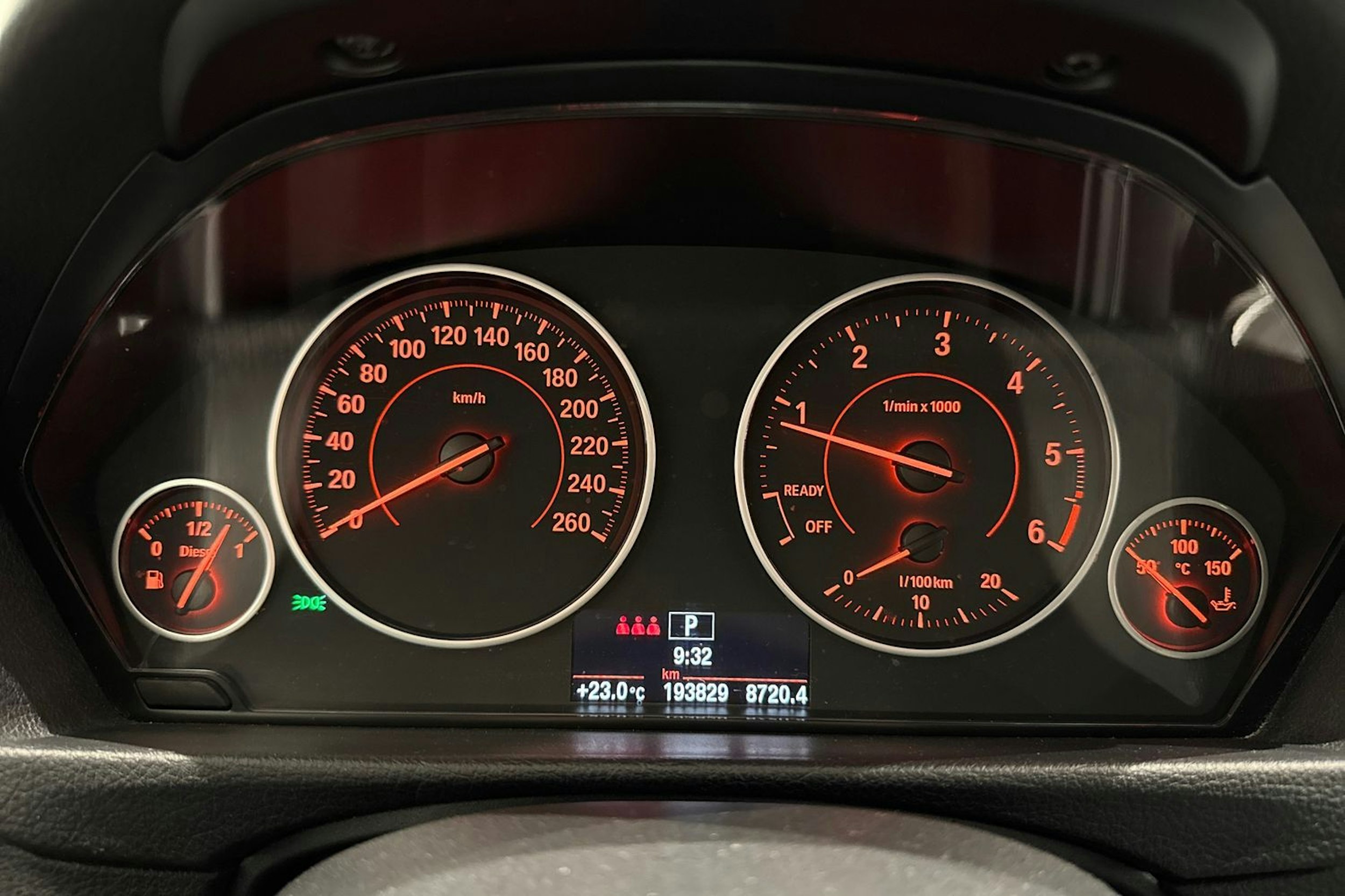 musta BMW 320 2017 kuva 18.