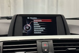 musta BMW 320 2017 kuva 20.
