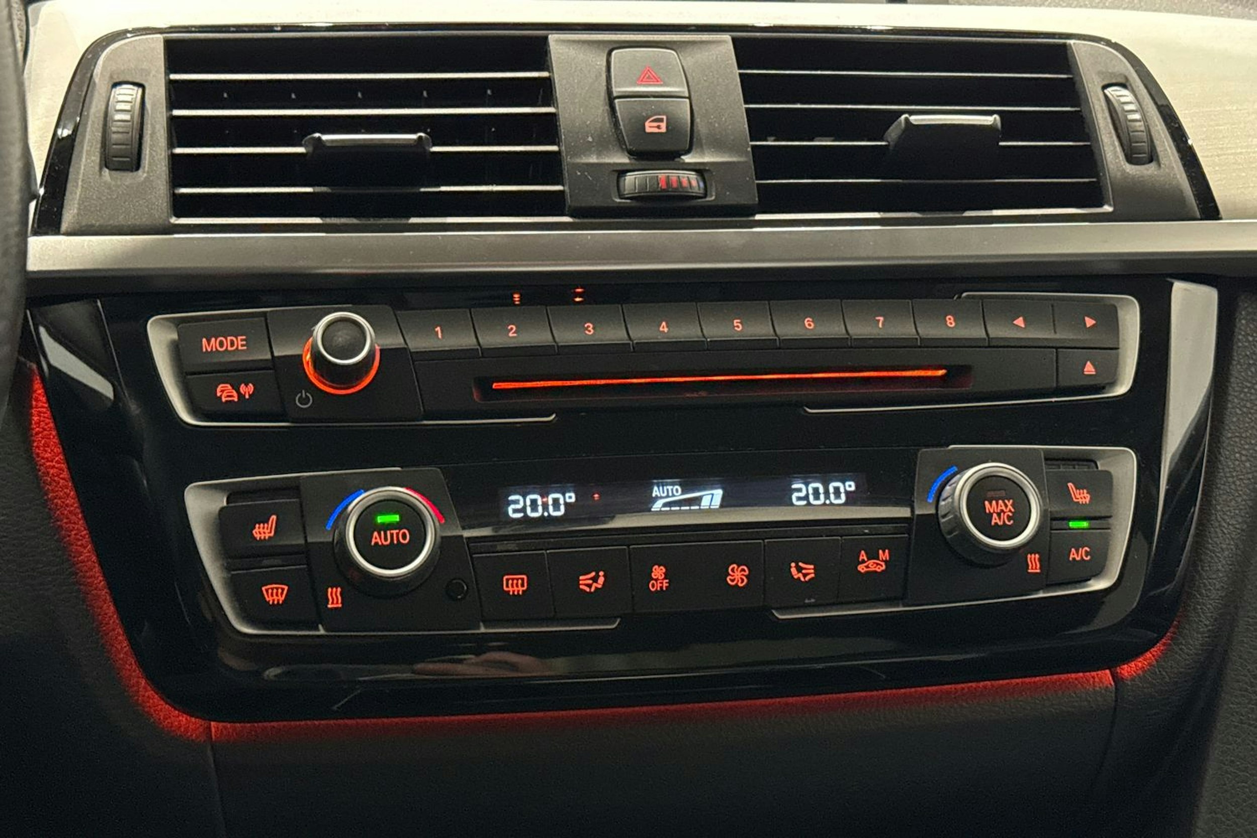 musta BMW 320 2017 kuva 21.