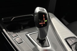 musta BMW 320 2017 kuva 22.