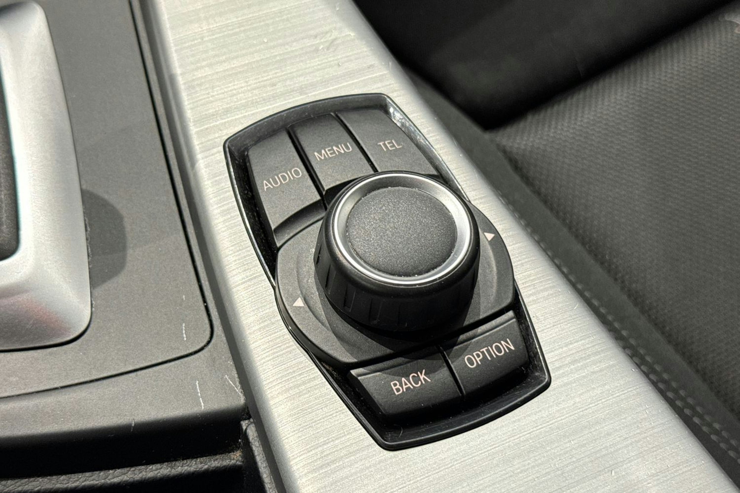 musta BMW 320 2017 kuva 23.