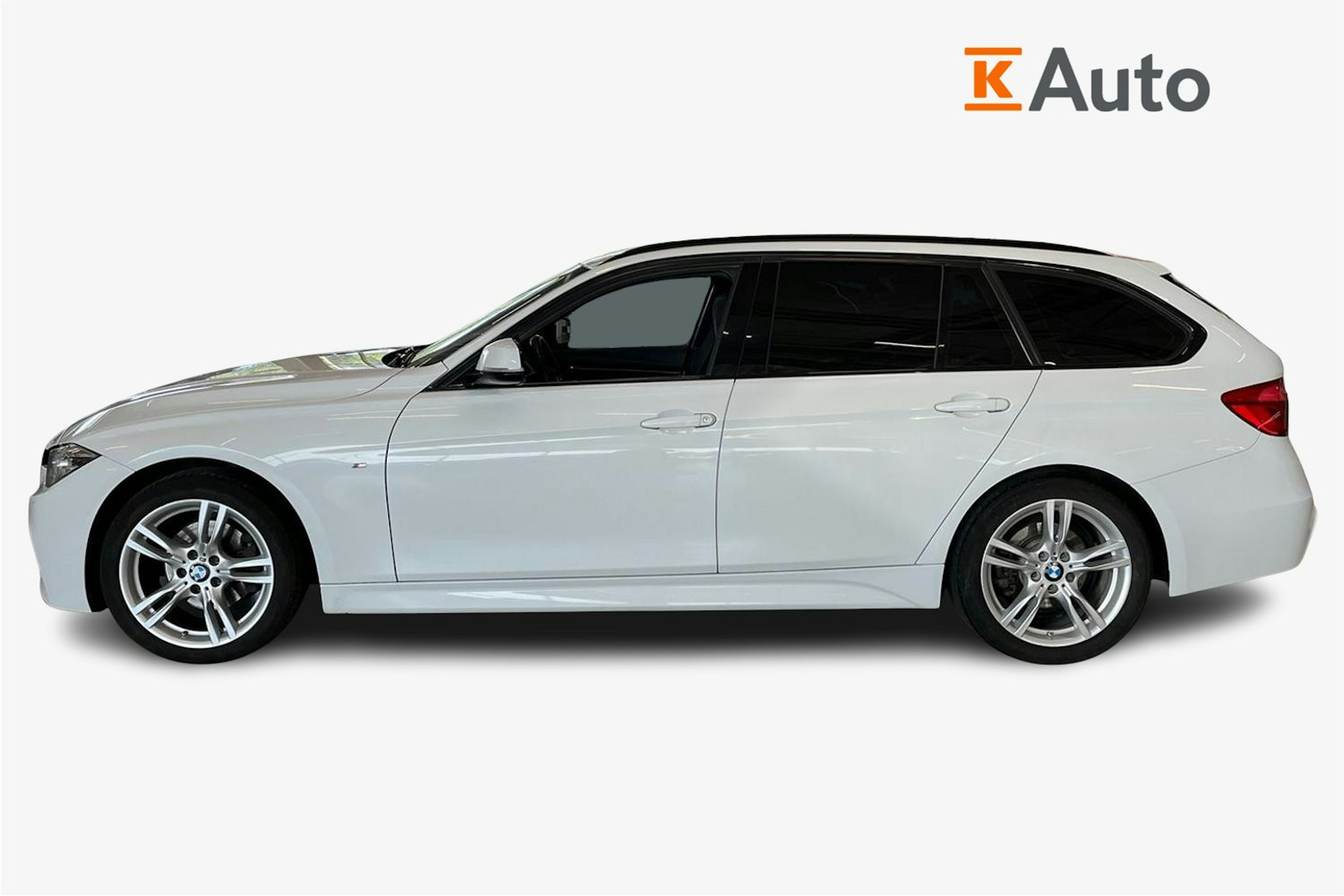 valkoinen BMW 320 2017 kuva 6.