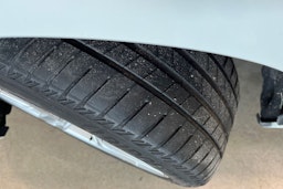 valkoinen BMW 320 2017 kuva 13.