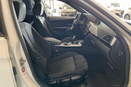 valkoinen BMW 320 2017 kuva 15.