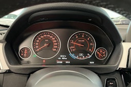 valkoinen BMW 320 2017 kuva 18.