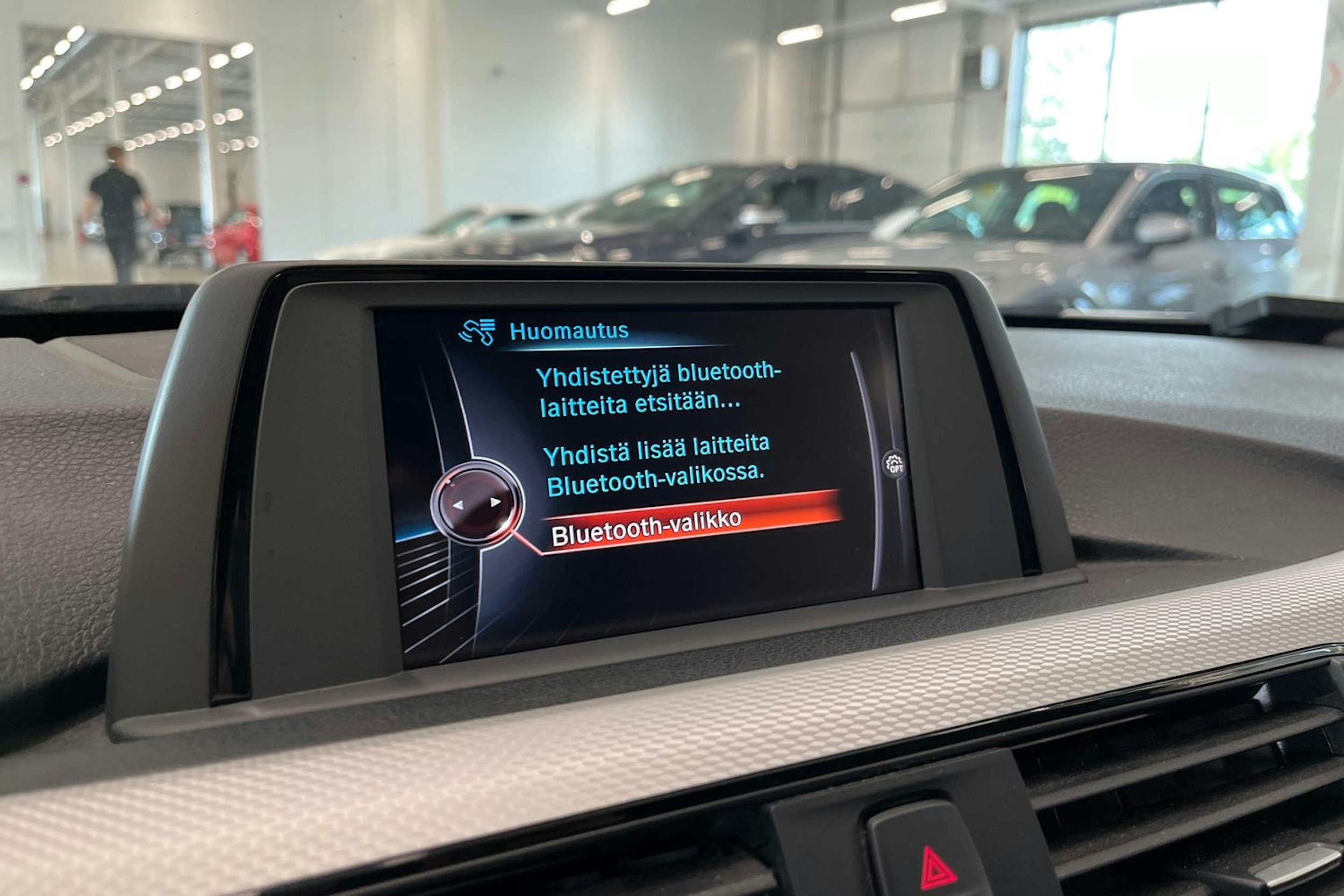 valkoinen BMW 320 2017 kuva 21.