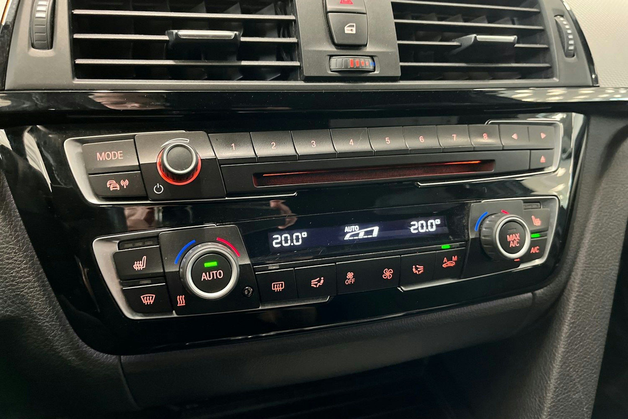valkoinen BMW 320 2017 kuva 23.