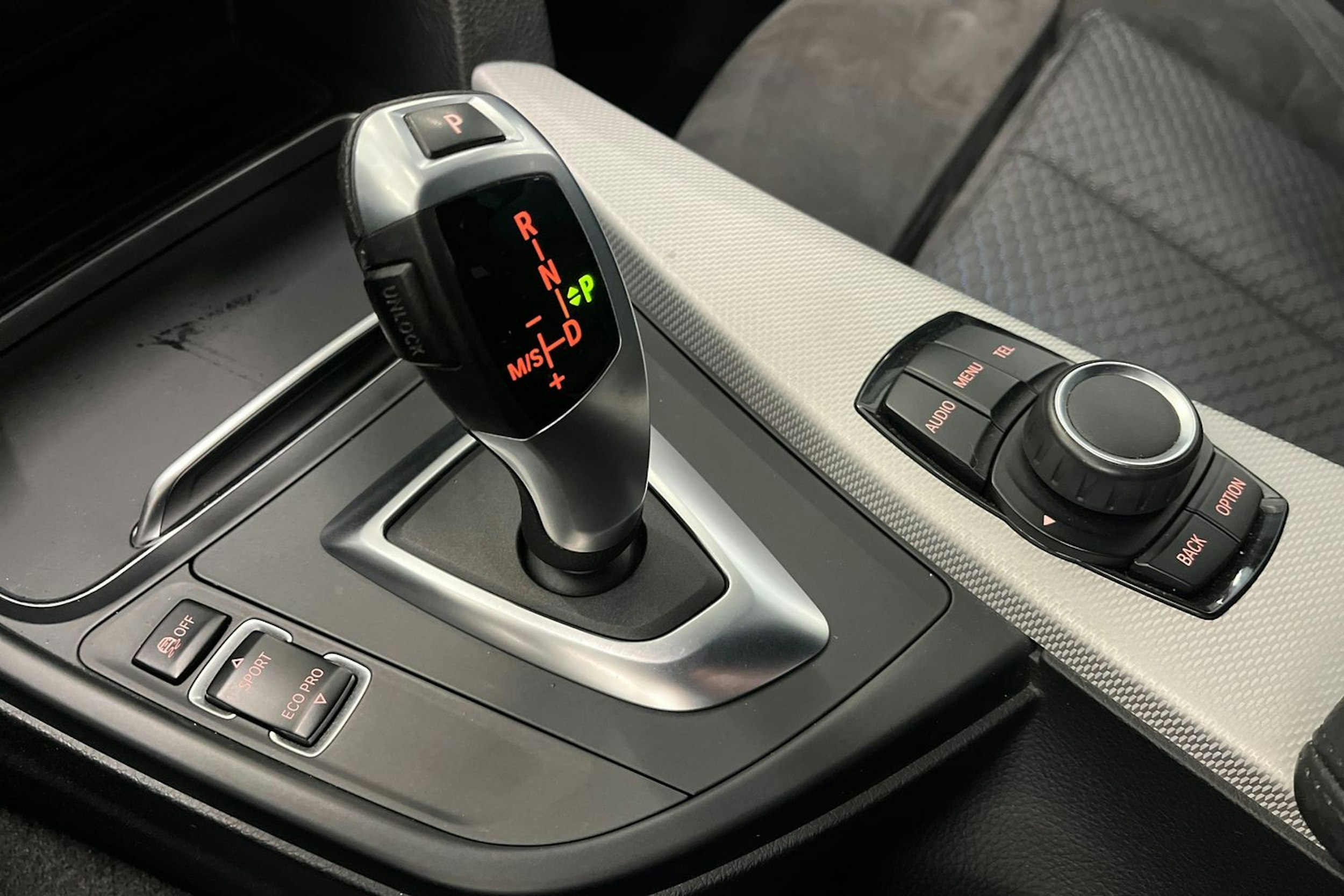 valkoinen BMW 320 2017 kuva 24.