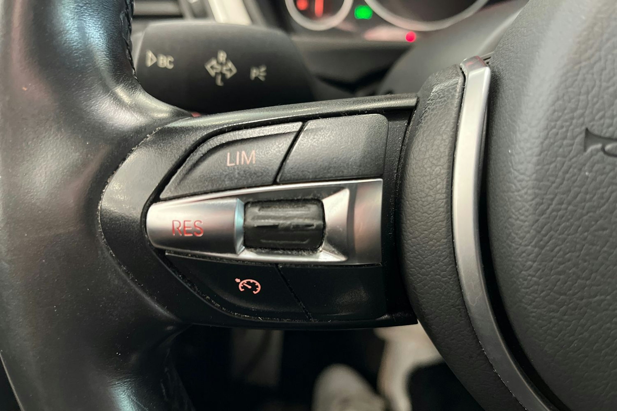 valkoinen BMW 320 2017 kuva 25.
