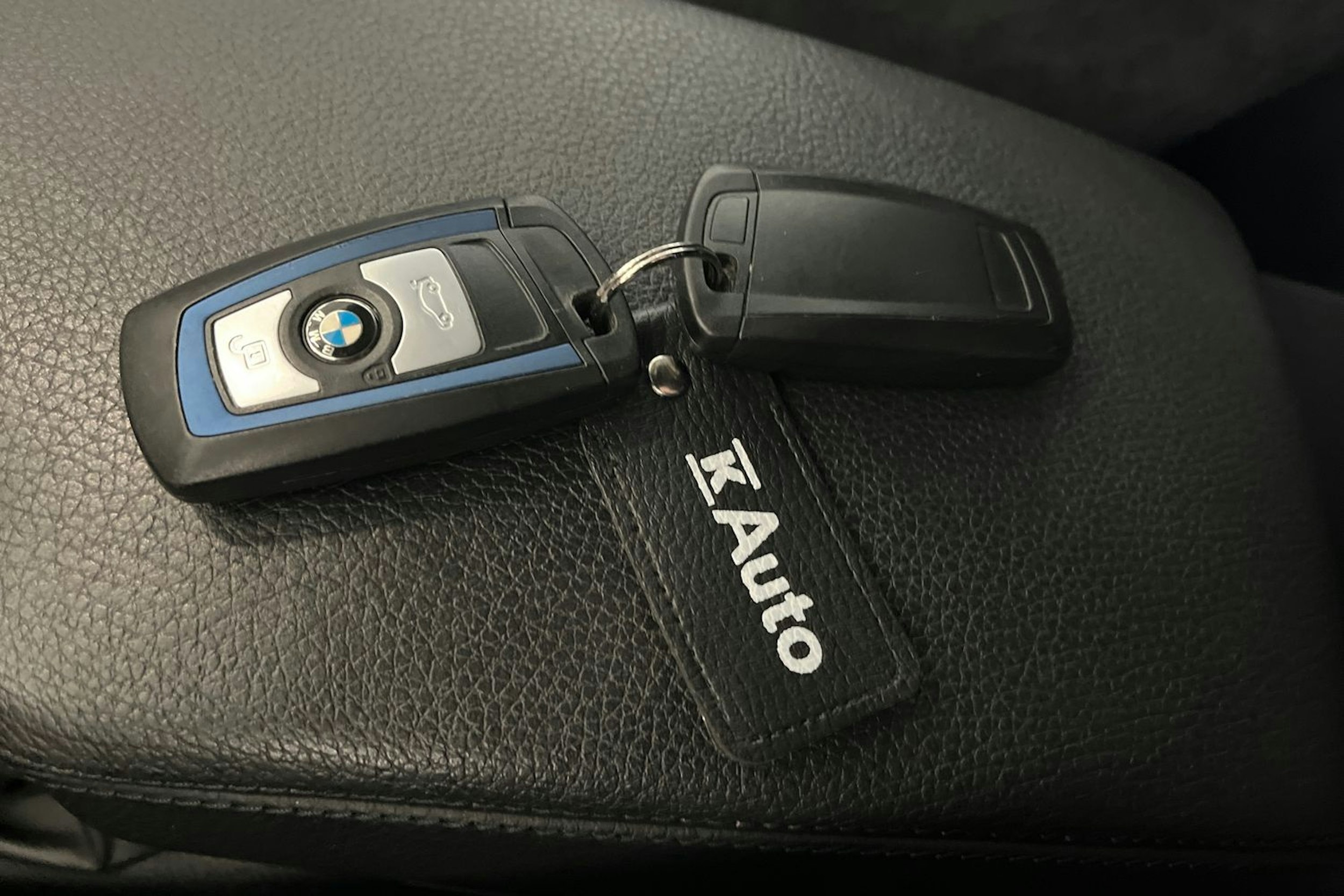 valkoinen BMW 320 2017 kuva 27.