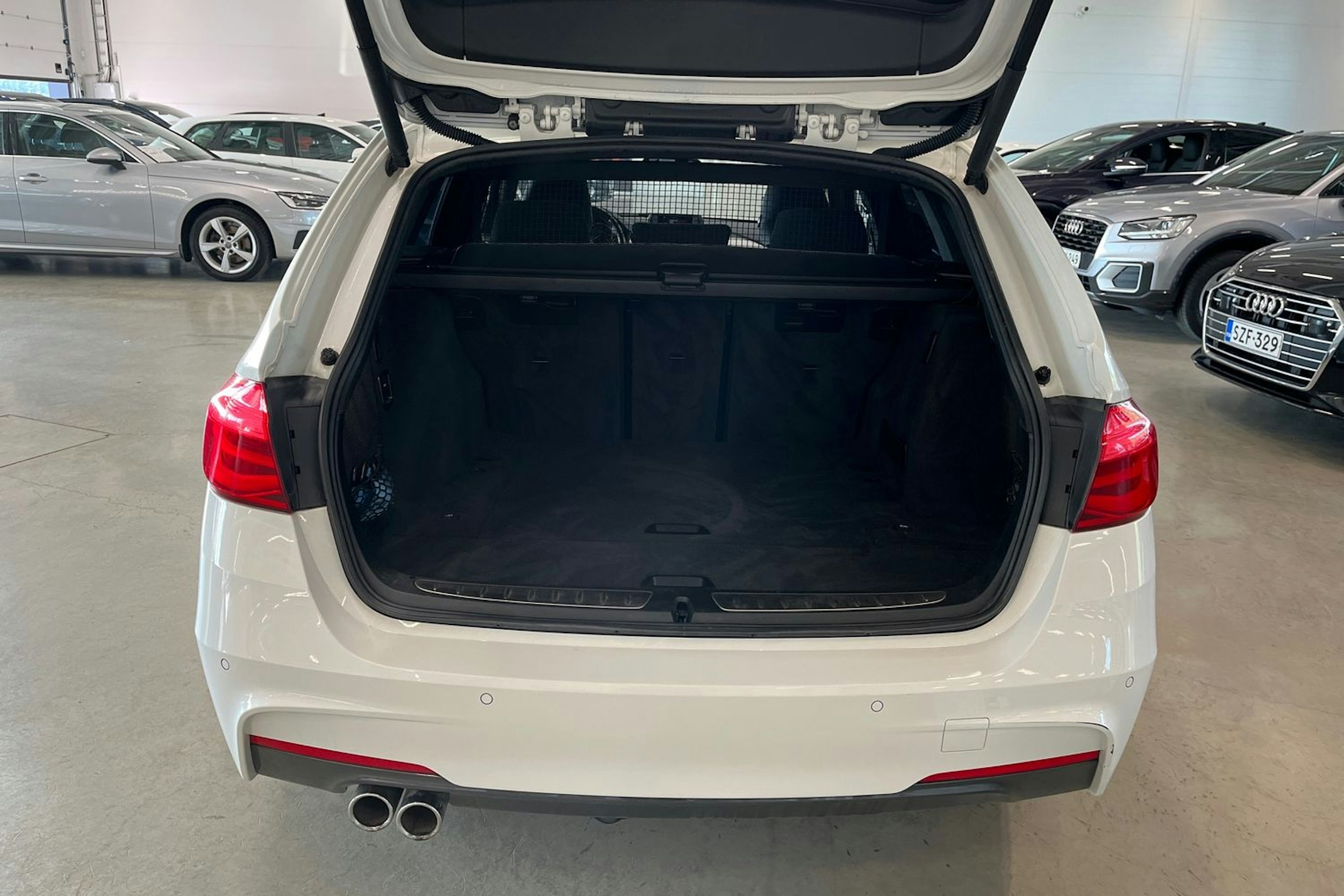 valkoinen BMW 320 2017 kuva 28.