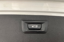 valkoinen BMW 320 2017 kuva 32.
