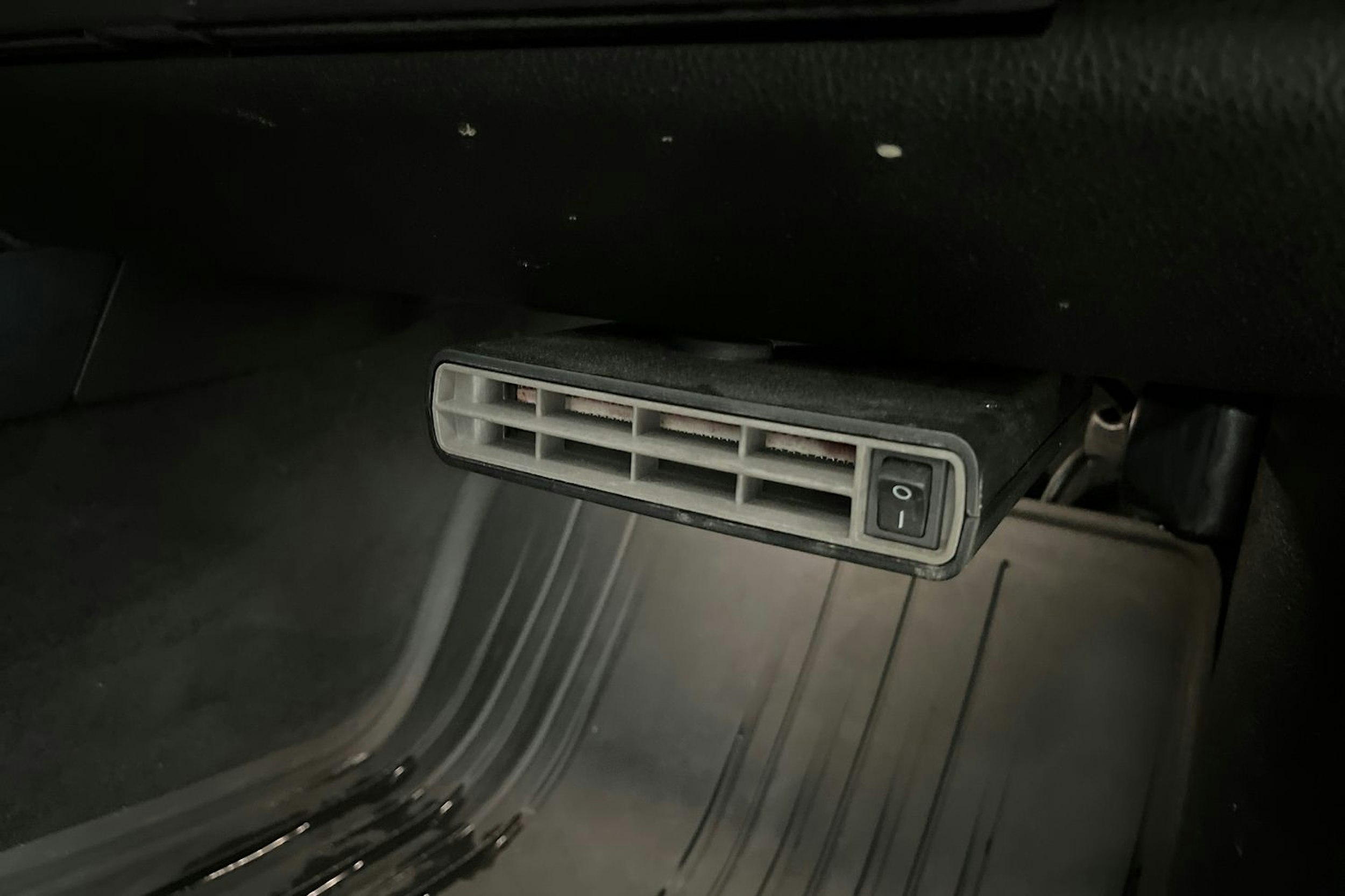 valkoinen BMW 320 2017 kuva 34.