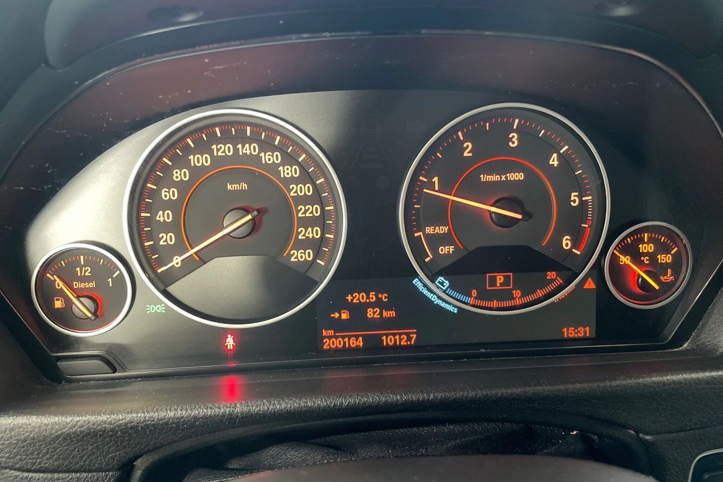Musta BMW 320 2017 kuva 12.