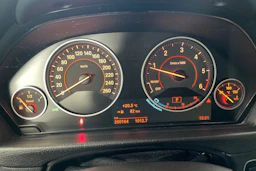 Musta BMW 320 2017 kuva 12.