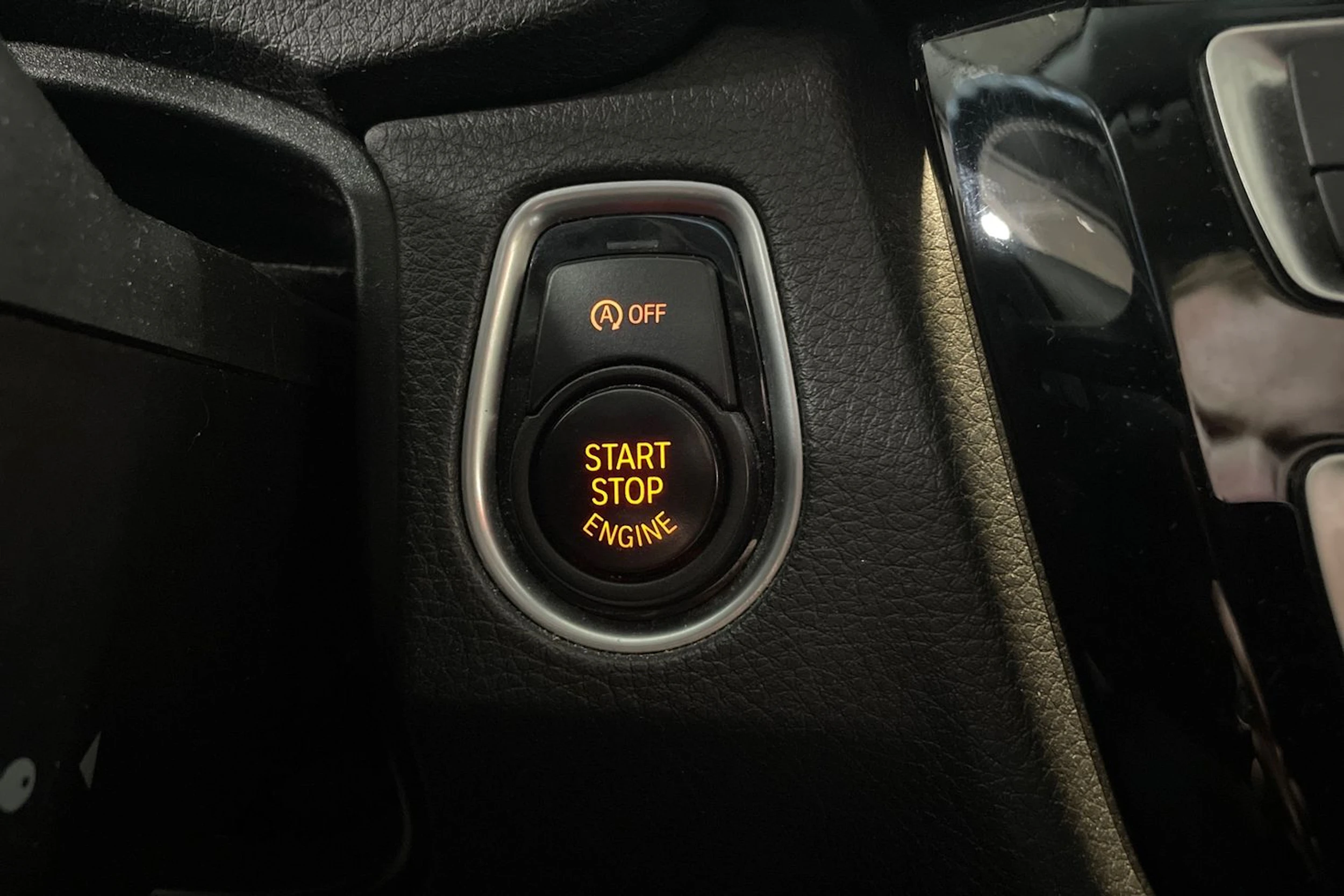 Musta BMW 320 2017 kuva 25.