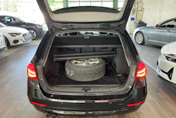 Musta BMW 320 2017 kuva 31.