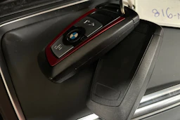 Musta BMW 320 2017 kuva 32.