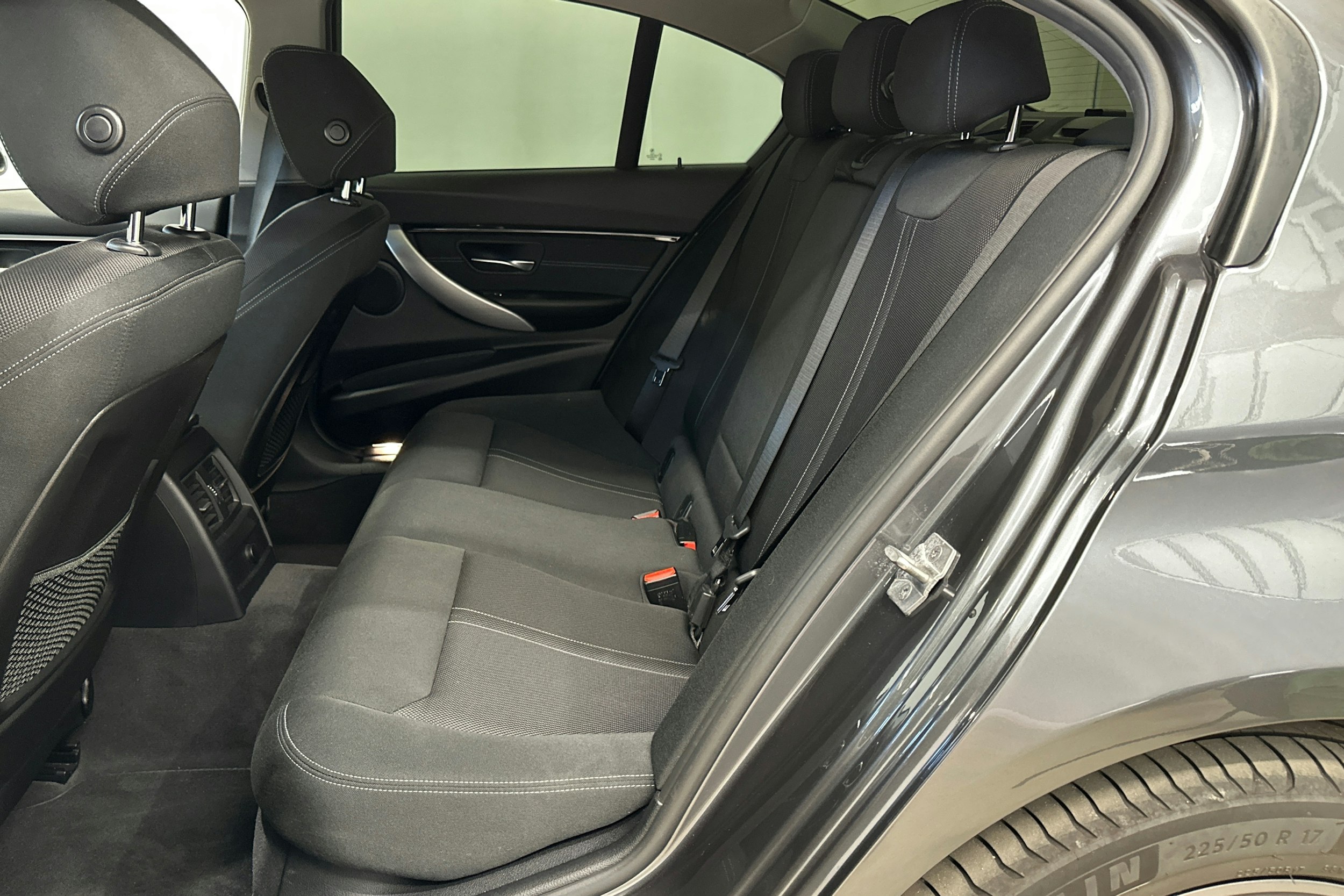met. harmaa BMW 320 2017 kuva 8.