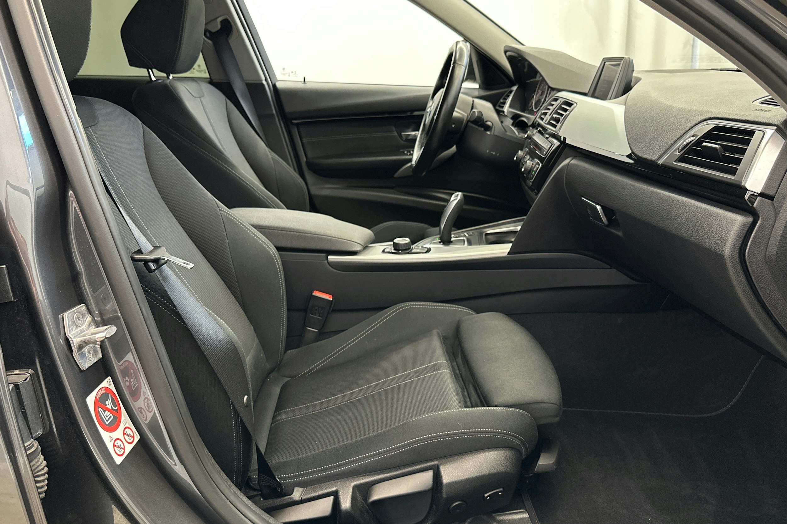 met. harmaa BMW 320 2017 kuva 11.