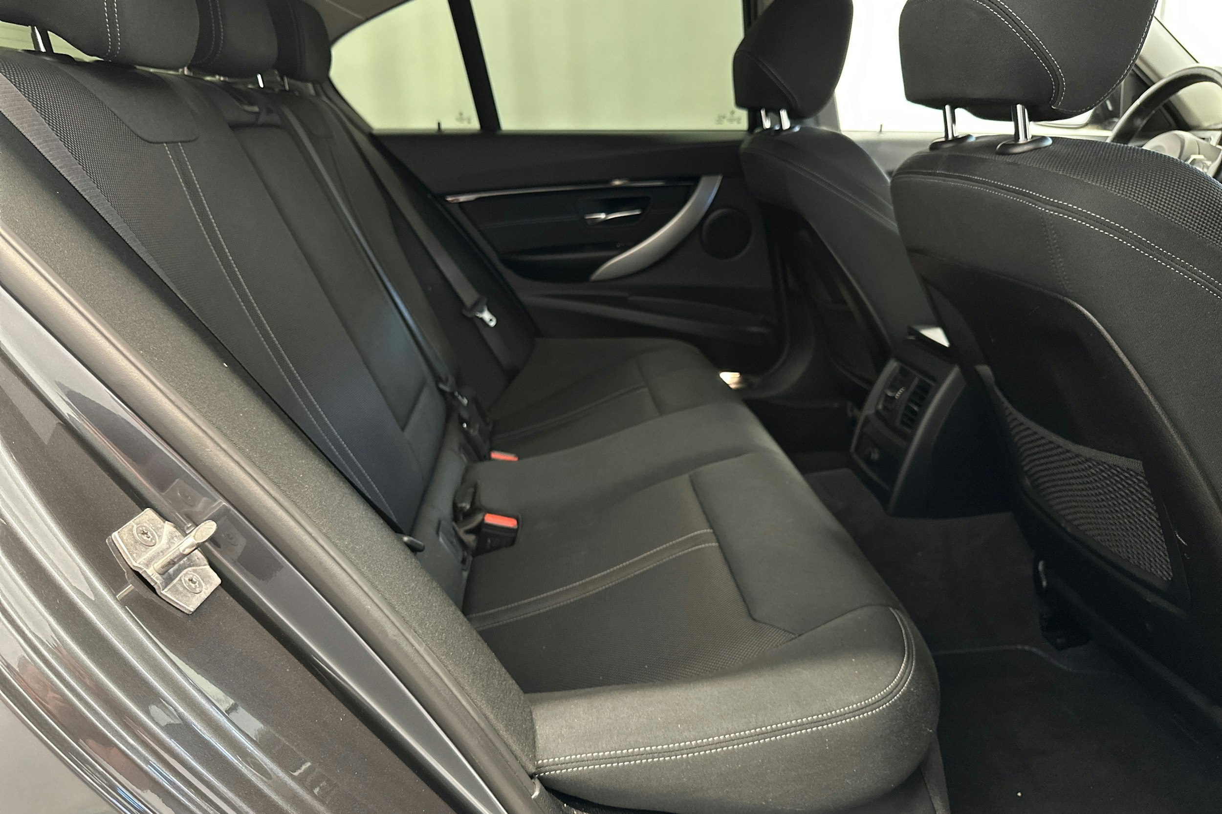 met. harmaa BMW 320 2017 kuva 12.