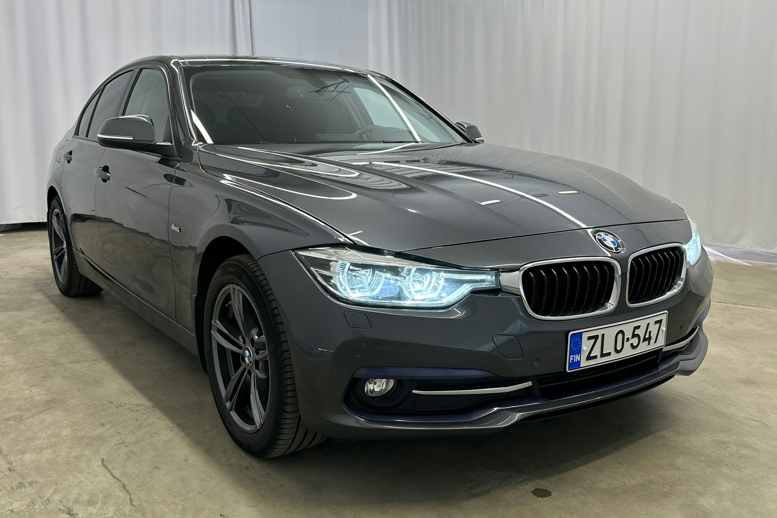 met. harmaa BMW 320 2017 kuva 25.