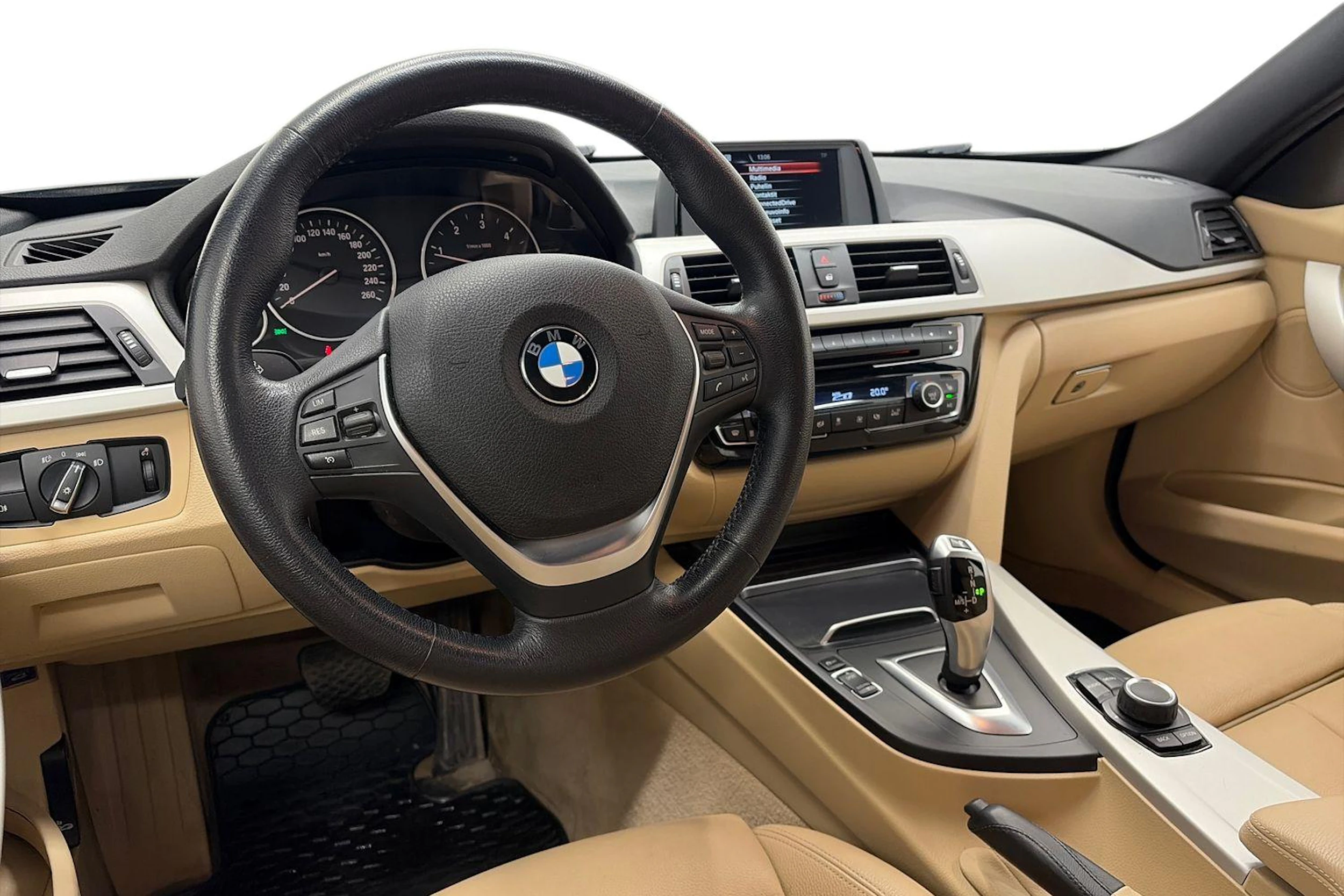 musta BMW 320 2017 kuva 8.