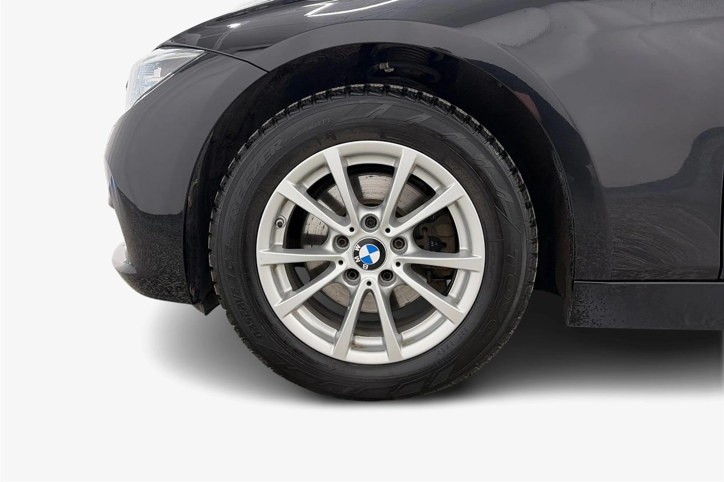 musta BMW 320 2017 kuva 12.