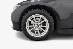 musta BMW 320 2017 kuva 12.