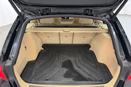 musta BMW 320 2017 kuva 13.