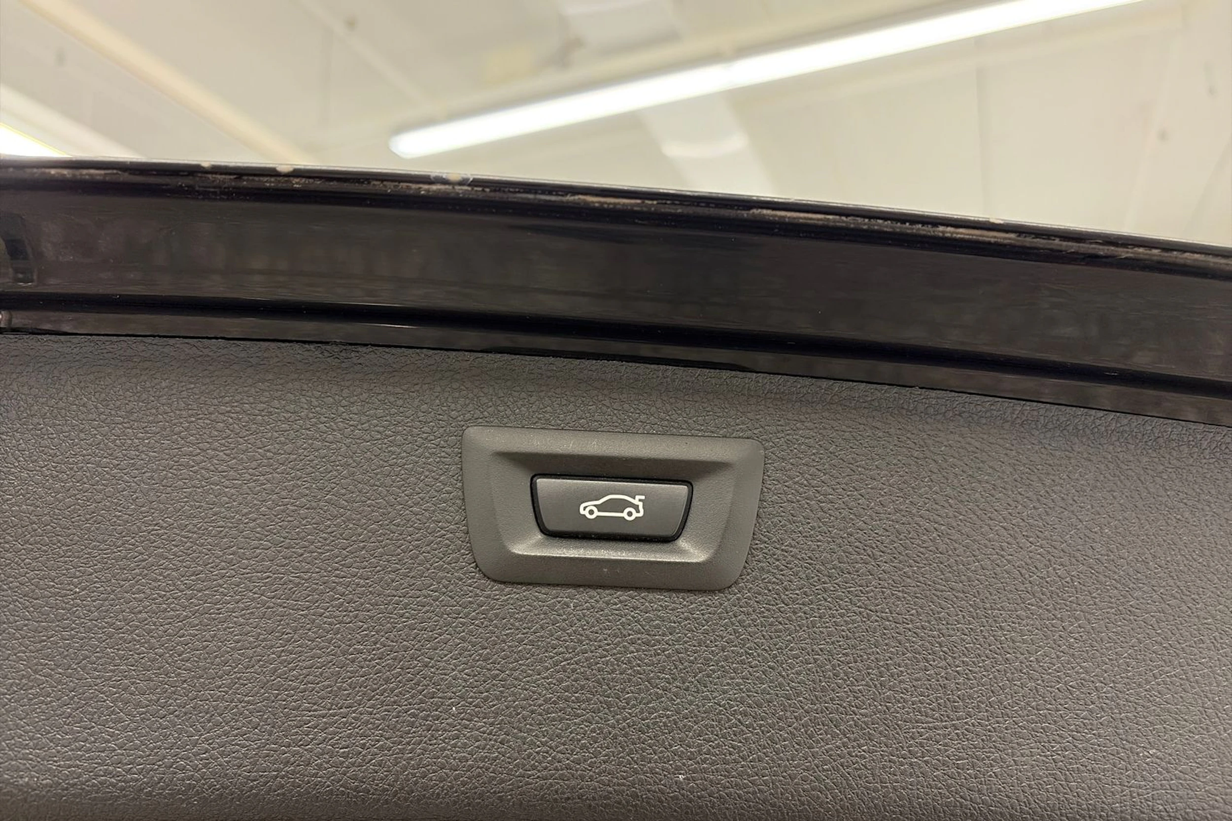 musta BMW 320 2017 kuva 15.