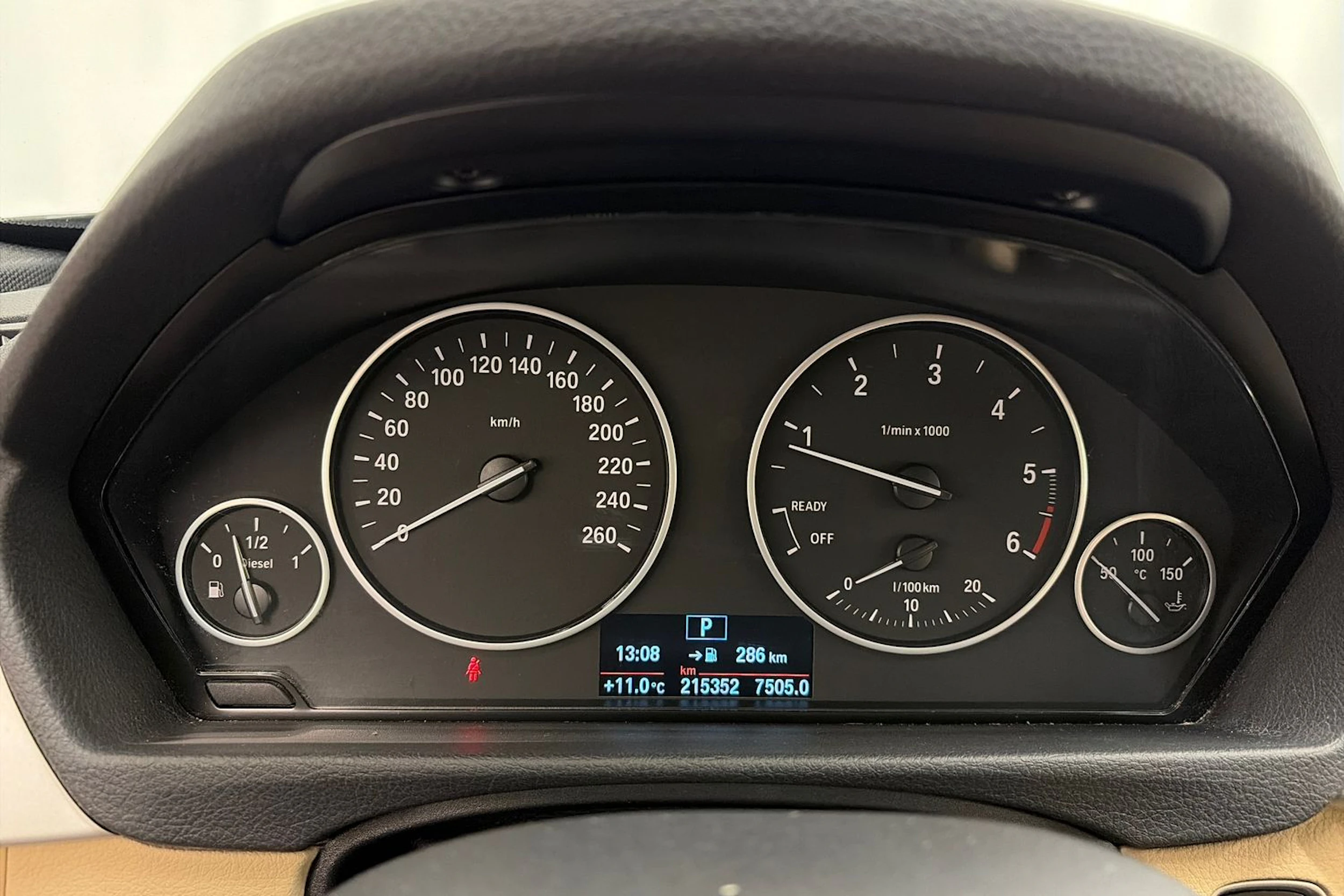 musta BMW 320 2017 kuva 17.