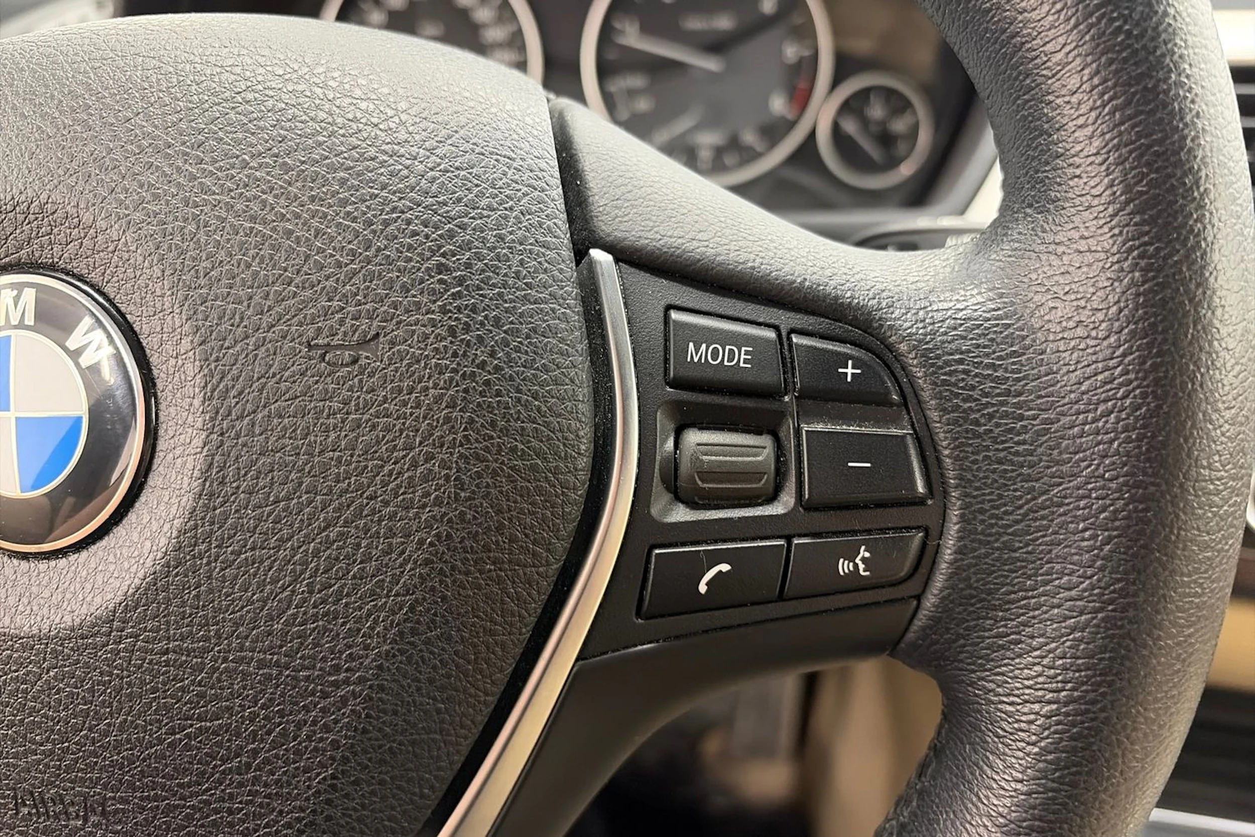 musta BMW 320 2017 kuva 19.