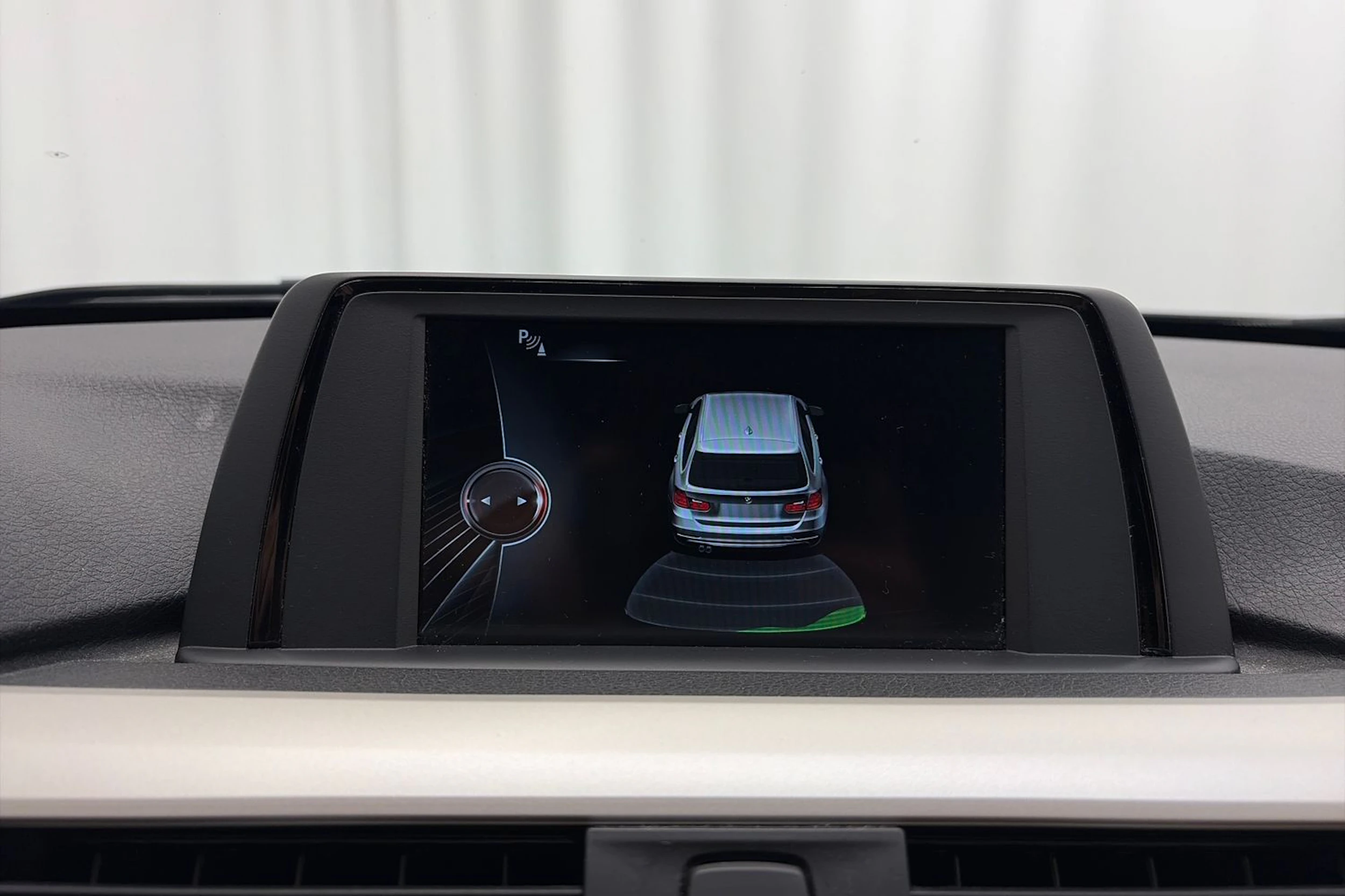 musta BMW 320 2017 kuva 20.