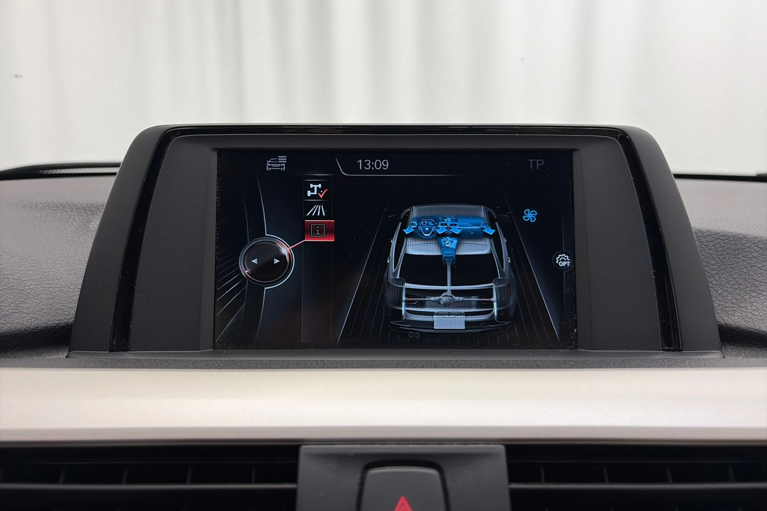 musta BMW 320 2017 kuva 21.